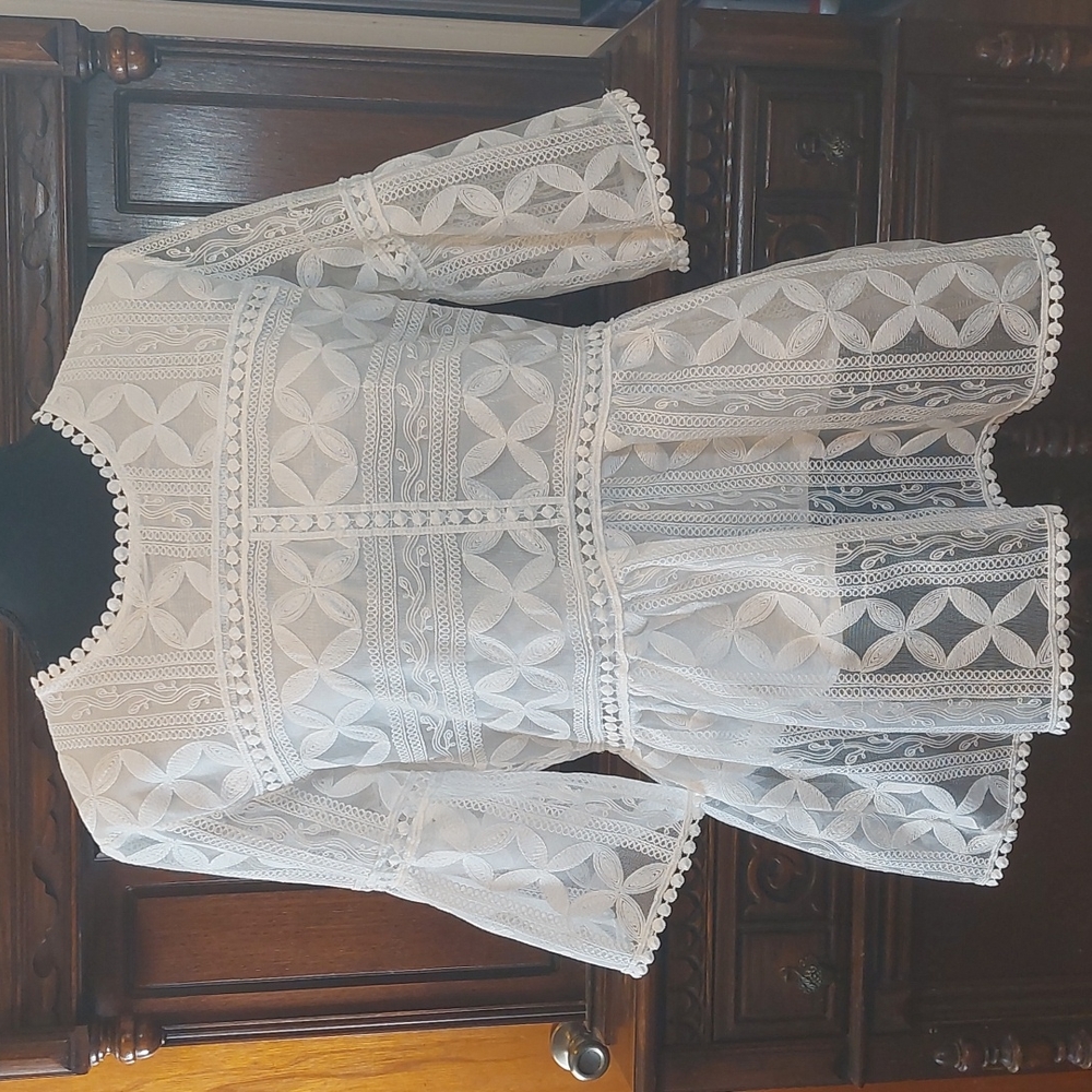 CHIC WISH white blouse. Size S/M. NWOT